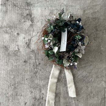 W25009 ルナリアと深いブルーアジサイの長もちリース