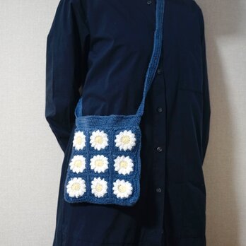【オーダーOK】デイジーモチーフのサコッシュ ハンドメイド かぎ編み ポーチの画像