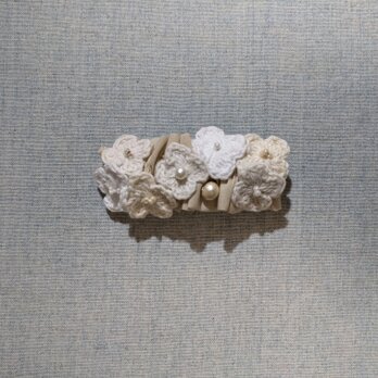 【特別限定価格】✳White Hydrangea － ペールカラーベージュに咲く白い紫陽花のバレッタ✳の画像