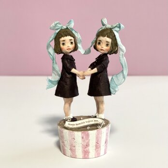 和紙人形『homo homini lupus est. ー わたしたちはやさしくない』の画像