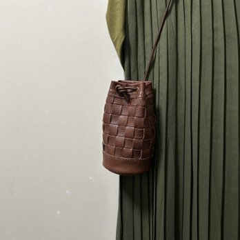 姫路レザー編み込み巾着ポシェット◆焦げ茶　サコッシュ　スマホショルダー　携帯バック　メンズポシェット　の画像