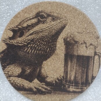 コースター　フトアゴヒゲトカゲとビールの画像