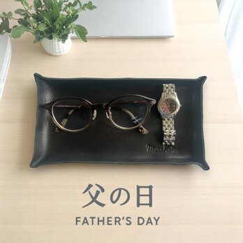 【父の日 名入れギフト】レザートレイ｜筆記体でおしゃれに名入れ／経年変化を楽しむメンズ本革トレー｜時計・メガネ・鍵置きにの画像