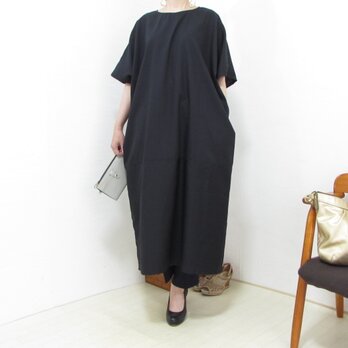 2868シンプルエレガンス：ブラックボックスワンピースの画像