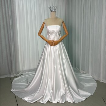 ウエディングドレス ベアトップ 光沢サテン ビスチェタイプ 結婚式 ロングトレーン 色直しの画像