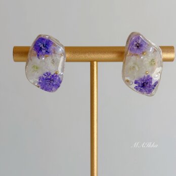 【金属アレルギー対応】ピアス/イヤリング　レジン　お花　かすみ草　大人可愛い　上品　パープル　サージカルステンレスの画像