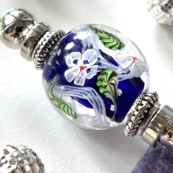 かんざし　紺色と白の花のとんぼ玉　一本挿し　一本簪　涼しげ　夏　フラワー　青　水仙　ネイビー　シルバーの画像