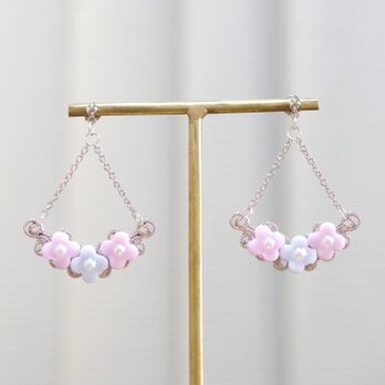 クレイアート　紫陽花のピアス〈ブランコは揺れる〉の画像