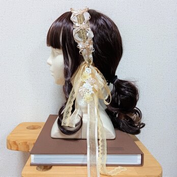 ピアスを付けたような仕掛け　リボンとレースのヘアバンド【ベージュ】の画像