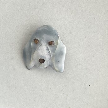 垂れ耳犬のブローチ(七宝焼)