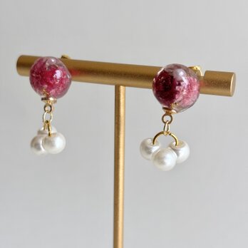 【小粒パールとかすみ草のレジンピアス/イヤリング】お花　パール　プレゼント　大人可愛い　上品の画像