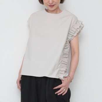 新作6月16日まで送料無料　frill tops / pale grayの画像