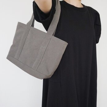 SHOULDER TOTE (M) / smokygrayの画像