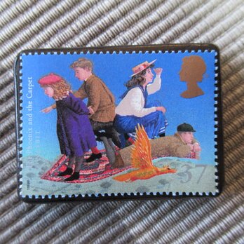 イギリス　童話切手ブローチ10439の画像