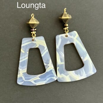 アースブルー 大ぶりピアス ゴールド 樹脂ピアス