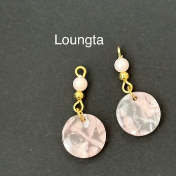 ピンクパールのプチプラピアス 軽いピアス 春ピアス 一年中使えるピアス 樹脂ピアスの画像