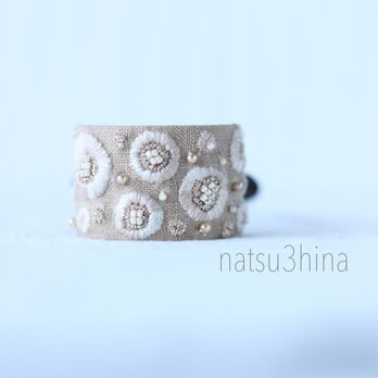 フラワーベージュsquareヘアゴムの画像