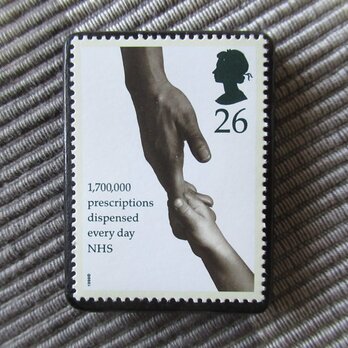 イギリス　切手ブローチ10459の画像