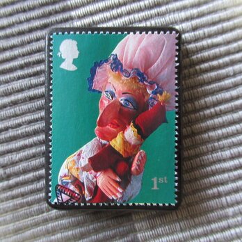 イギリス　人形劇切手ブローチ10465の画像