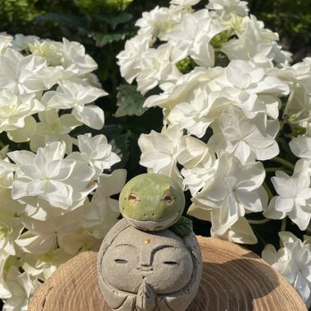 【new】蛙とお地蔵さま　の画像