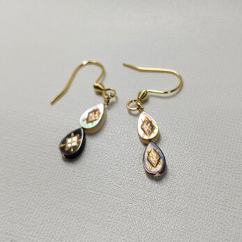 しずく型貝蒔絵ピアスの画像