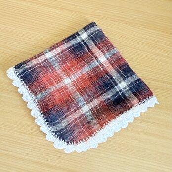 ダブルガーゼ2枚合わせのふわふわハンカチ（チェック・赤紺）