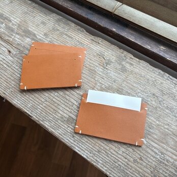 深みある秋色。本革 カードケース／アンティークブラウン｜仕切り付きコンパートメント・ナチュラルレザー