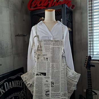 【sale】【背中がかわいい】エプロンドレス：newspaper：生成【0780】の画像