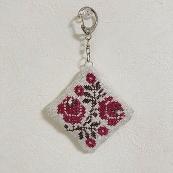 9センチ*ウクライナ刺繍*お花模様*ホームスパンリネン*リネン*麻*手刺繍*キーホルダー＊バッグチャーム＊チャームの画像