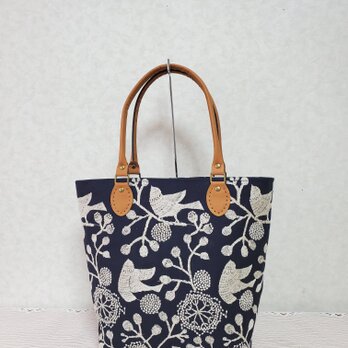点と線模様製作所、bird garden 白×ネイビーのトートの画像
