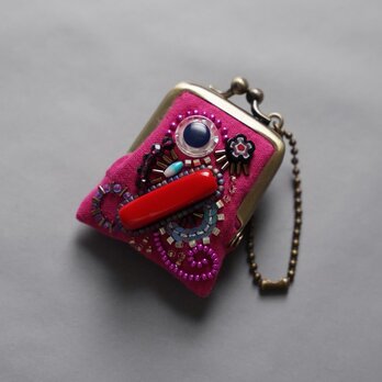 ネックレスにも、バッグチャームにも、小さな小さなビーズ刺繍のがま口 67 ピンク　ガーゼ　アクセサリーケースのコピーのコピーの画像