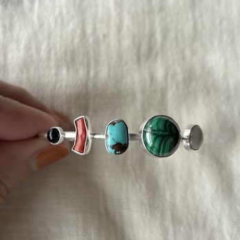 宝石箱のバングルの画像