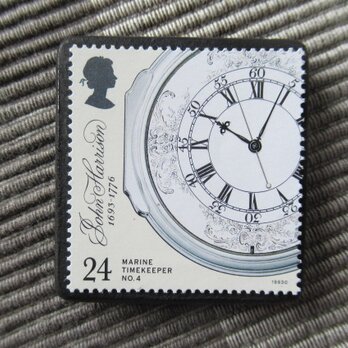イギリス　機械式時計切手ブローチ10474の画像