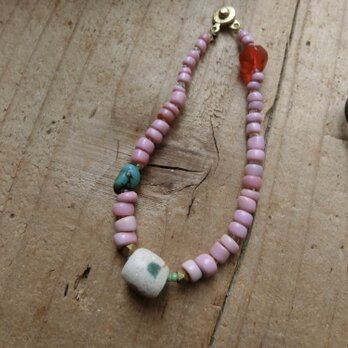 ＊古のブレス。@アフリカの再生ビーズ＋マサイピンクビーズ＋turquoiseナゲット＋ボヘミアビーズの画像