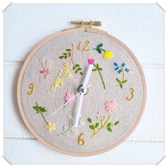 【手刺繍】花いっぱいの刺繍時計の画像