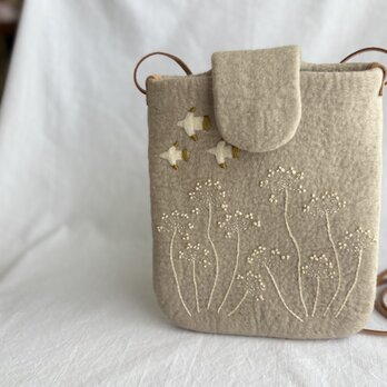 羊毛刺繍サコッシュ/白い鳥の森　雲の画像