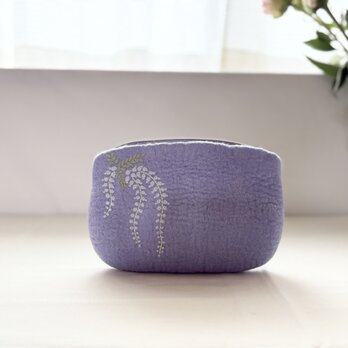 羊毛刺繍フェルトポーチ/  藤の画像