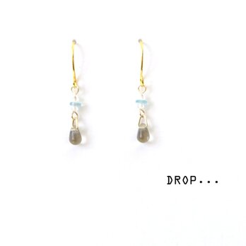 d6-G61【天然石アパタイトとホワイトトパーズ】と【アンティーク】小さなドロップのアレンジピアス（パーツ変更可能）の画像