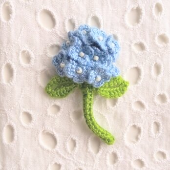 紫陽花のレース編みコサージュ　くすみブルーあじさいの画像