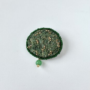 "神秘のグリーン" 草木染め糸を使った深緑の刺繍オーバル型ブローチの画像