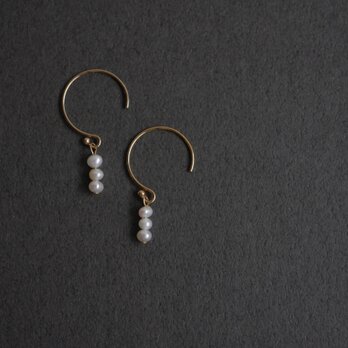 蕾 ｜14kgf 小さな淡水パール フックピアス 小さい 上品 華奢の画像