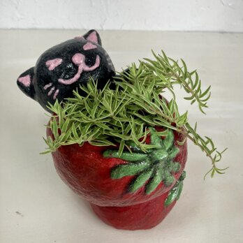 ミニサイズ猫　トマト形プランターオブジェ手作りの画像