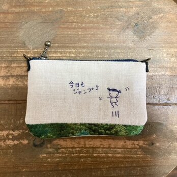 小さい女の子を刺繍した小銭入れ