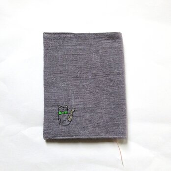 猫の刺繍 リネンブックカバー＊ラベンダーグレーBの画像