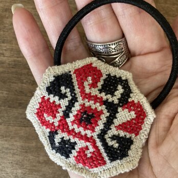 ヘアゴム②ウクライナ刺繍*麻の葉模様*ホームスパンリネン*リネン*麻*手刺繍*クロスステッチの画像