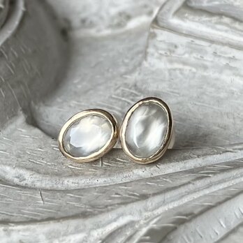 ホワイトムーンストーン・ピアス（ｋ１０）の画像