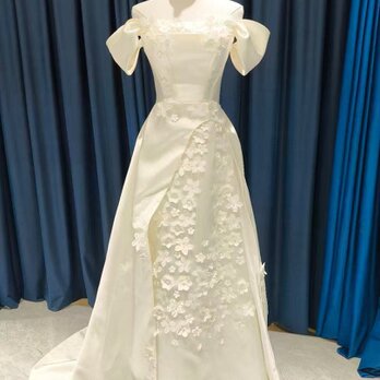 パーティードレス オフホワイト 花モチーフ オフショルダー 編み上げ 優雅なシルエット 謝恩会の画像