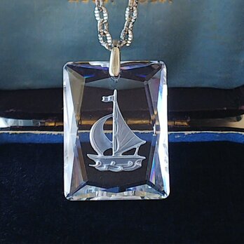 ヴィンテージ　Yacht ／ クリスタルGlass（Silverカラー）ネックレス&Bagチャームの画像