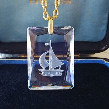 ヴィンテージ　Yacht ／ クリスタルGlass（Goldカラー）ネックレス&Bagチャームの画像