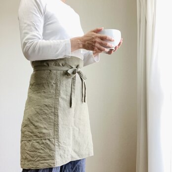 肌馴染みの良いふっくらととろむ厚みのカフェエプロン　ベルギーリネン２５番手　グラスベージュの画像